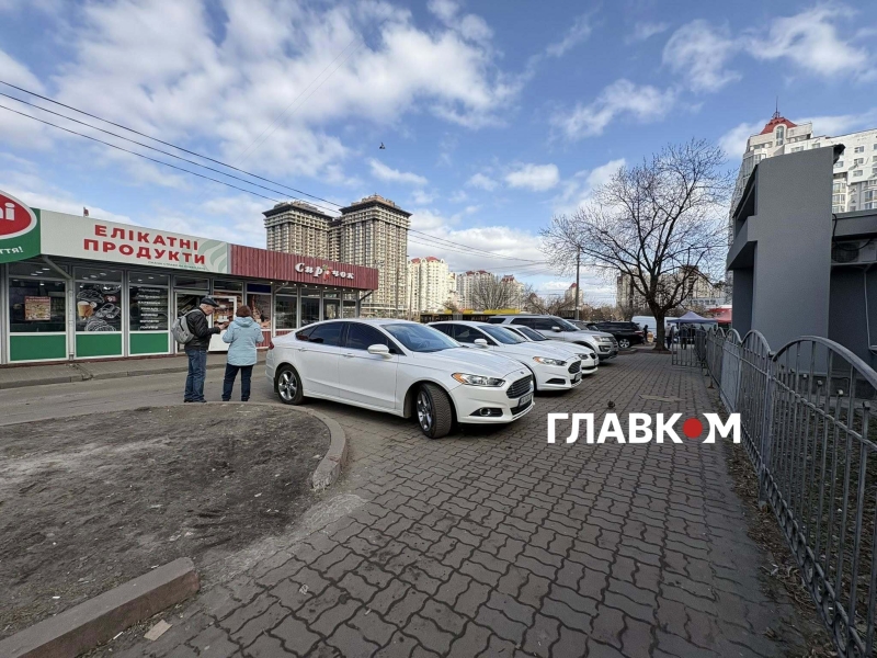 Рік після знесення МАФів. Що відбувається біля метро &laquo;Мінська&raquo; (фото)