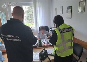 “Пологи на папері”: на Прикарпатті викрили схему на 1,5 млн грн