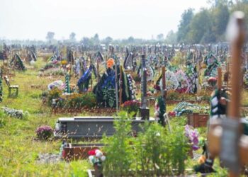 Перед Великоднем франківців закликають на кладовища: важливе звернення влади