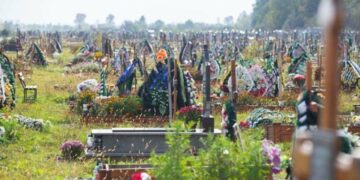 Перед Великоднем франківців закликають на кладовища: важливе звернення влади