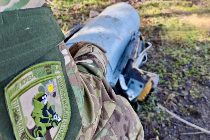 У Дарницькому районі виявлено нездетоновану бойову частину дрона (фото)