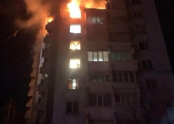 У Запоріжжі дрон влучив у багатоповерхівку: є постраждалі