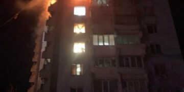 У Запоріжжі дрон влучив у багатоповерхівку: є постраждалі