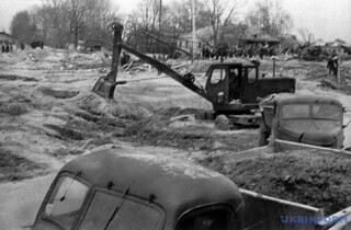 65-ті роковини Куренівської трагедії: як радянська влада намагалася приховати загибель сотень киян