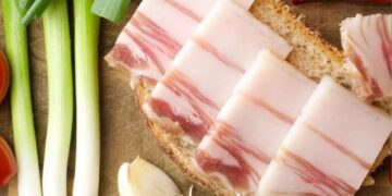 Розвінчали міфри про сало: що важливо знати