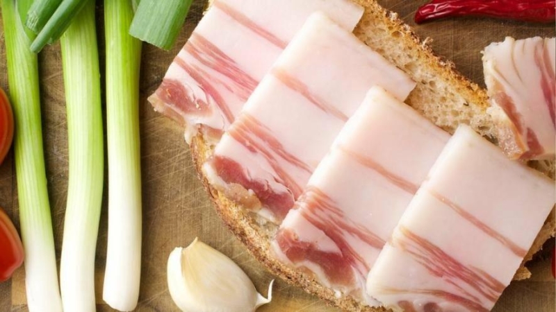 Розвінчали міфри про сало: що важливо знати