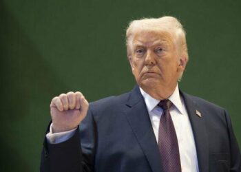 Трамп заявив, що обговорює патрулювання Ормузької протоки з іншими країнами: що відомо