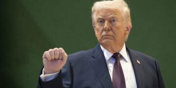 Трамп заявив, що обговорює патрулювання Ормузької протоки з іншими країнами: що відомо