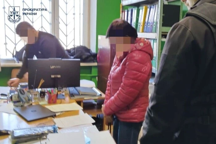 Чекала &laquo;прильотів&raquo; по Києву та писала Путіну: у Мінкульті викрито прихильницю РФ