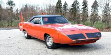 Випередив свій час: на аукціоні продають культовий спорткар 70-х у новому стані (ФОТО)