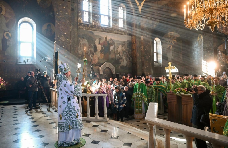 Історична подія у Лаврі: Епіфаній уперше звершив молитву у храмі над Ближніми печерами