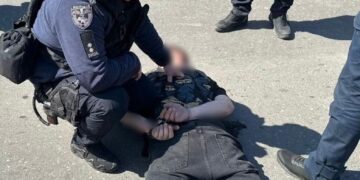 Стрілянина в Одесі: на вулиці затримали озброєного чоловіка