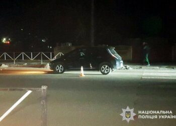 У Хмельницькому на пішохідному переході авто збило 31-річну жінку