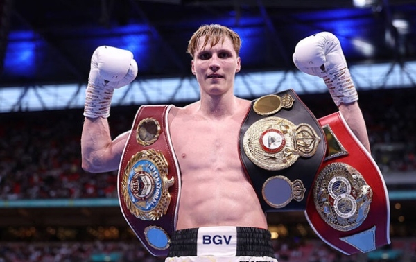 Лапін провчив латвійця на рингу за якусь хвилину