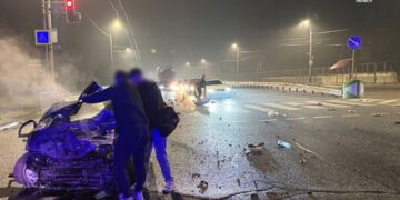 Авто літало у повітрі: на Набережній Заводскій нетвереза водійка потрапила у жорстку ДТП (ВІДЕО)