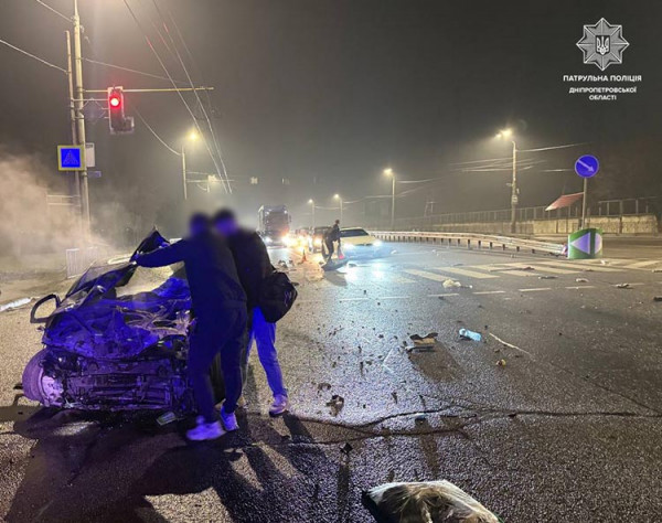 Авто літало у повітрі: на Набережній Заводскій нетвереза водійка потрапила у жорстку ДТП (ВІДЕО)