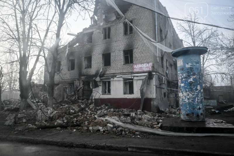 &laquo;Головне почути дрон раніше, ніж він тебе побачить&raquo;: як у зруйнованому Оріхові живуть люди, - ФОТОРЕПОРТАЖ