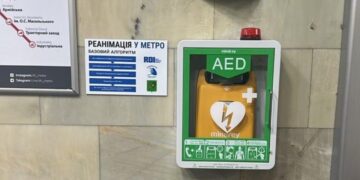 На станціях харківського метрополітену почали встановлювати дефібрилятори