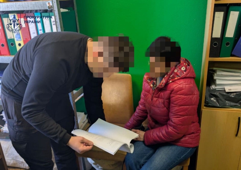 Чекала &laquo;прильотів&raquo; по Києву та писала Путіну: у Мінкульті викрито прихильницю РФ