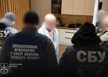 Посадовця ТЦК, який працював на Хмельниччині, затримали за підозрою у вимаганні двох автомобілів