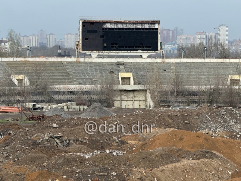 Занедбані спортивні діаманти Донбасу: у що перетворилися легендарні стадіони за роки окупації, - ФОТО