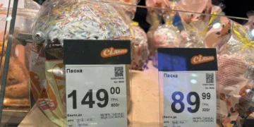 Великдень-2026: у супермаркетах Києва з’явилися перші паски (ціни та фото)