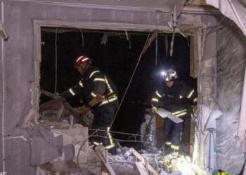 Уночі Росія атакувала багатоповерховий будинок у Харкові