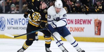 НХЛ: драма в Бостоні та результативний Торонто