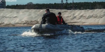 У Вишгороді чоловік намагався переплисти Дніпро і зник: пошуки тривають третю добу