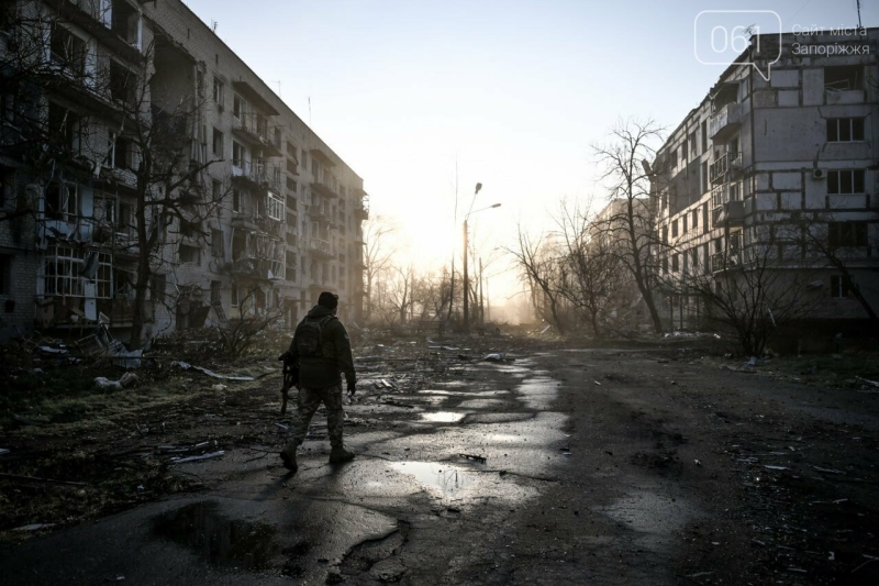 &laquo;Головне почути дрон раніше, ніж він тебе побачить&raquo;: як у зруйнованому Оріхові живуть люди, - ФОТОРЕПОРТАЖ