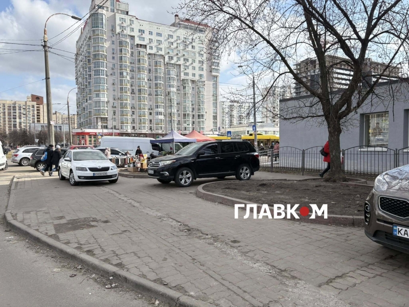 Рік після знесення МАФів. Що відбувається біля метро &laquo;Мінська&raquo; (фото)