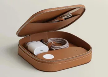 MagSafe для заможних: Hermès випустила преміальну сумочку Grand Paddock для зарядних гаджетів Apple
