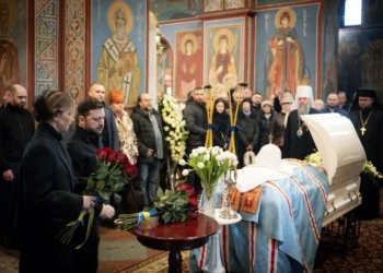 Президент попрощався з Патріархом Філаретом (фото)