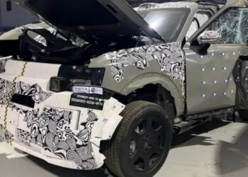 Новий Land Rover стане найдешевшим: з’явилися живі фото