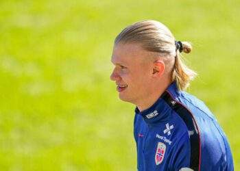 ФОТО. Норвезькі машини в спорті: Холанд зустрівся з Клебо