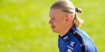 ФОТО. Норвезькі машини в спорті: Холанд зустрівся з Клебо