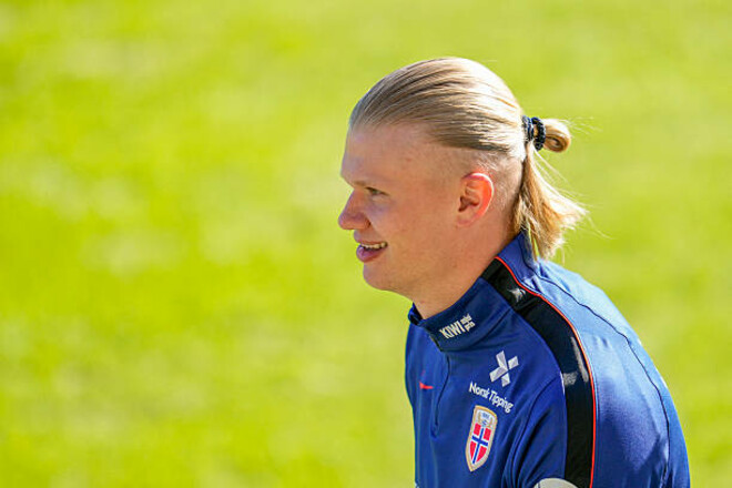 ФОТО. Норвезькі машини в спорті: Холанд зустрівся з Клебо