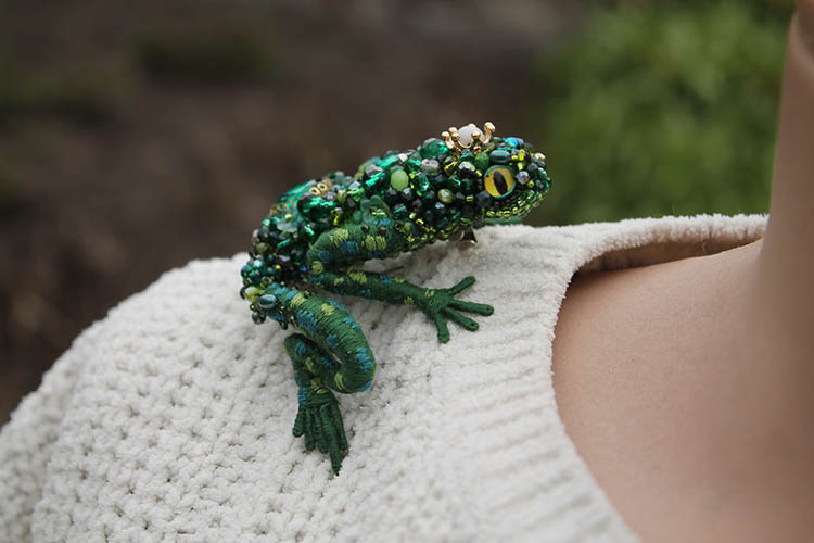 Наша землячка створила коштовну жабу