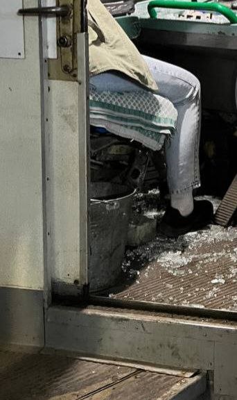 У Кривому Розі невідомі закидали камінням трамвай: поранено водійку