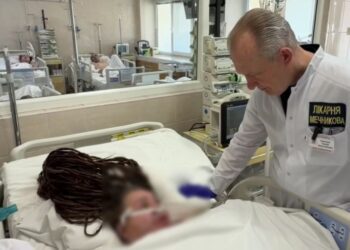 У лікарні Мечникова рятують мешканку Нікополя, поранену внаслідок удару БпЛА