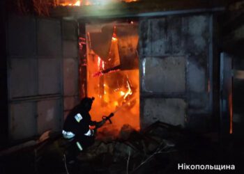 Ворожі обстріли Дніпропетровщини не припиняються: є постраждалі