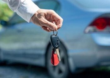 Українцям можуть дозволити безмитне ввезення авто: які умови пропонують