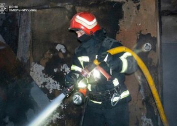 Нічна пожежа у Хмельницькому: рятувальники виявили тіло чоловіка