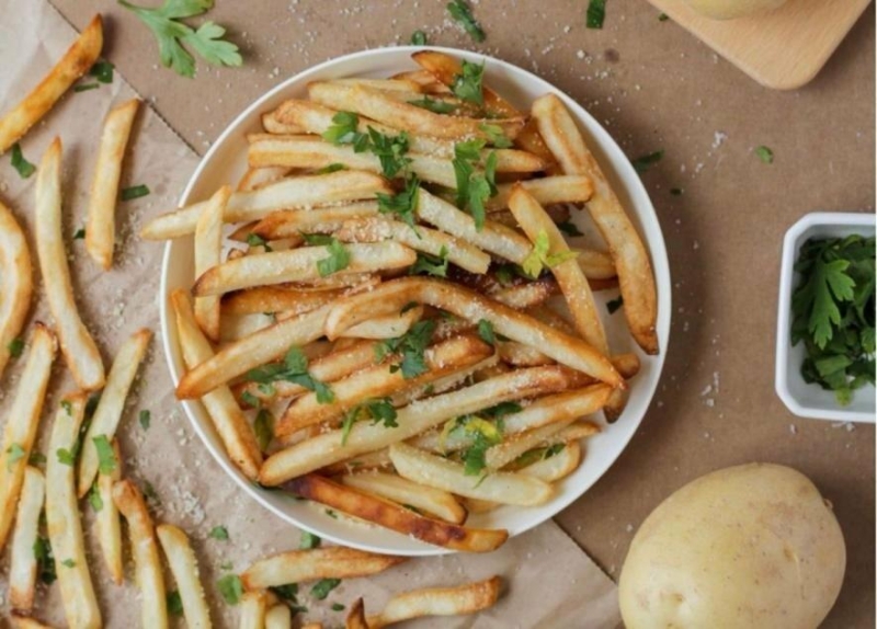 "Ніколи не мішайте картоплю, поки вона смажиться": розсекречено лайфхак, як легко отримати хрустку скоринку