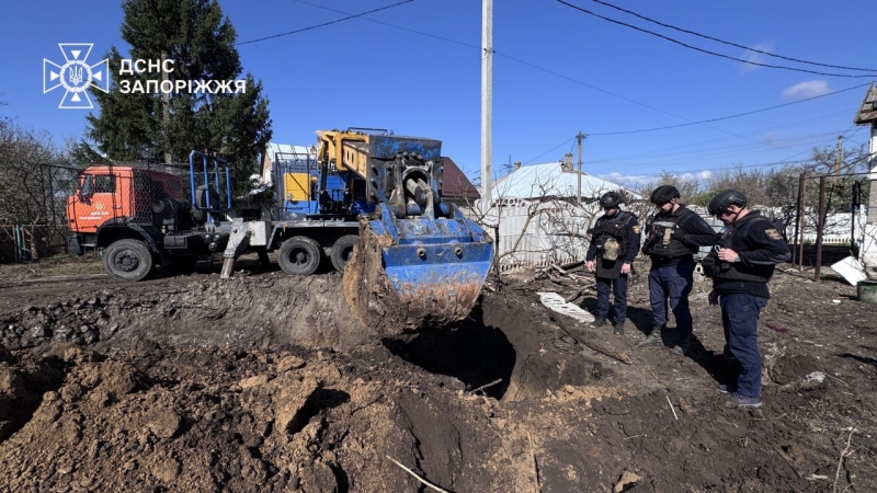 У Запоріжжі рятувальники вилучили залишки снаряду від РСЗВ, &ndash; ВІДЕО