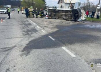 Смертельна ДТП на Прикарпатті: водій Mercedes Sprinter загинув на місці (ФОТО)