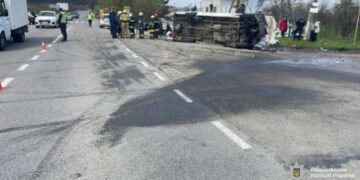 Смертельна ДТП на Прикарпатті: водій Mercedes Sprinter загинув на місці (ФОТО)