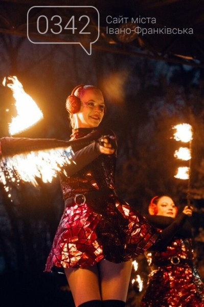 Магічні ельфи, феї та дракони: у Франківську відкрили Парк ліхтарів