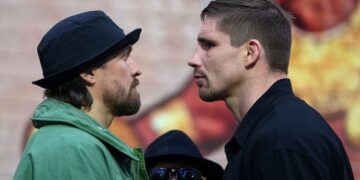 Усик зустрівся з Верхувеном у напруженій битві поглядів