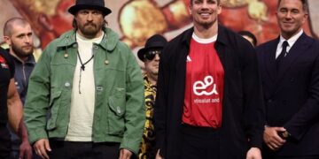 Верхувен висловив намір відібрати в Усика пояси